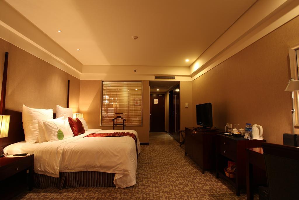 Ruiwan New Century Hotel Тиендзин Стая снимка