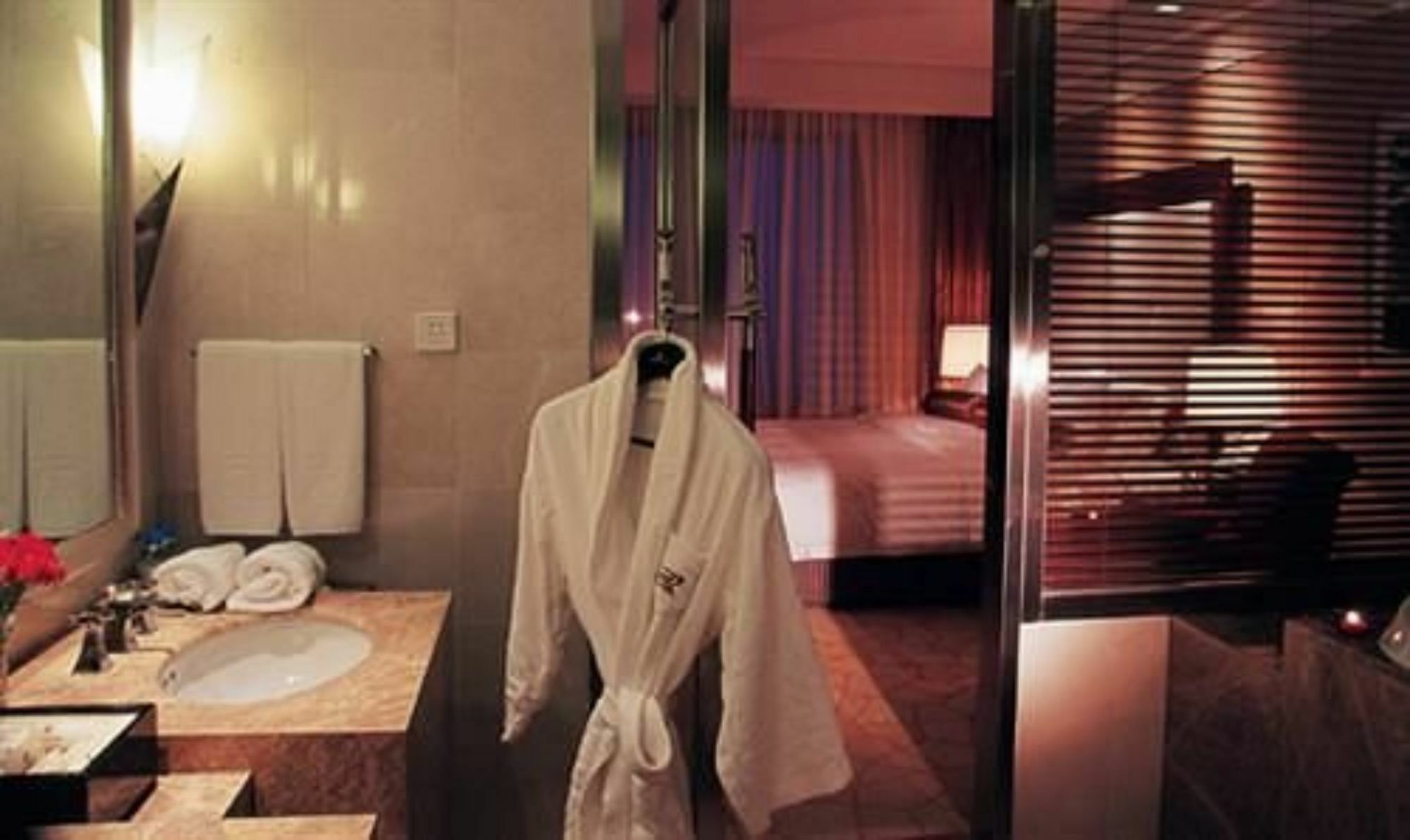 Ruiwan New Century Hotel Тиендзин Екстериор снимка